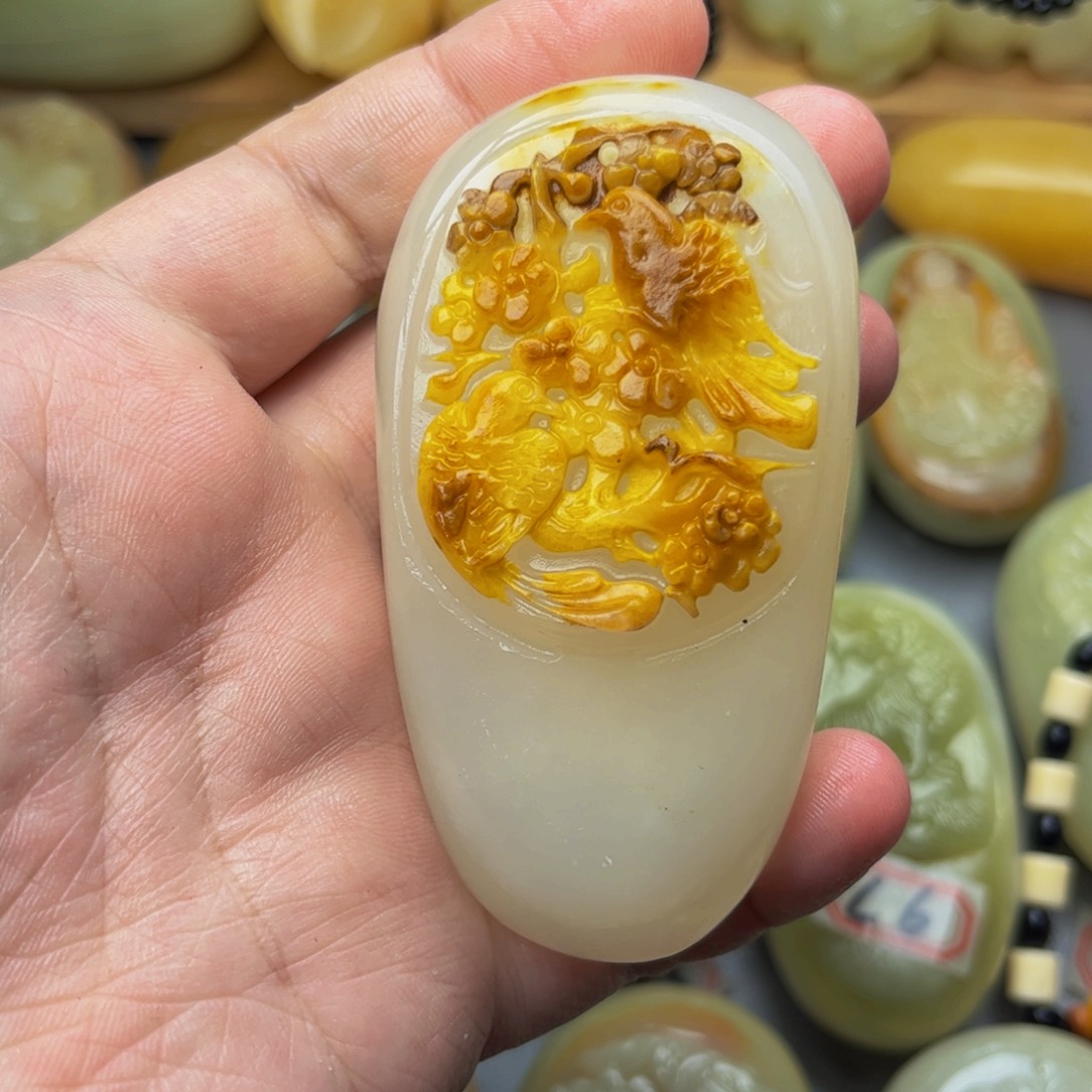 石材方解石手把件喜上眉梢