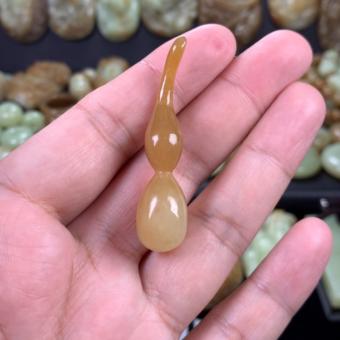 福***芦和田玉未镶嵌颈饰