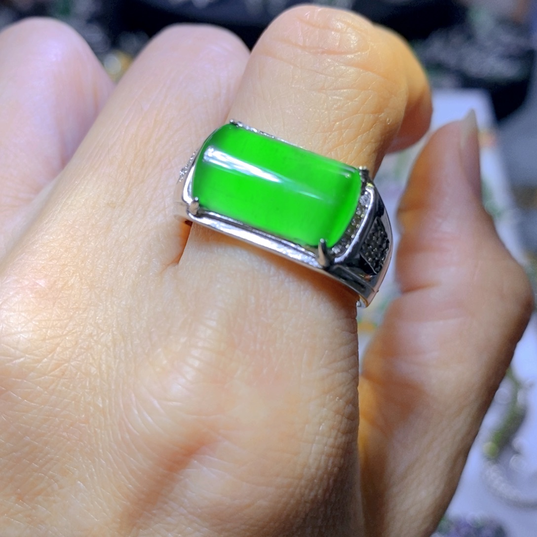 翡翠颈饰银S925镶嵌天然翡翠