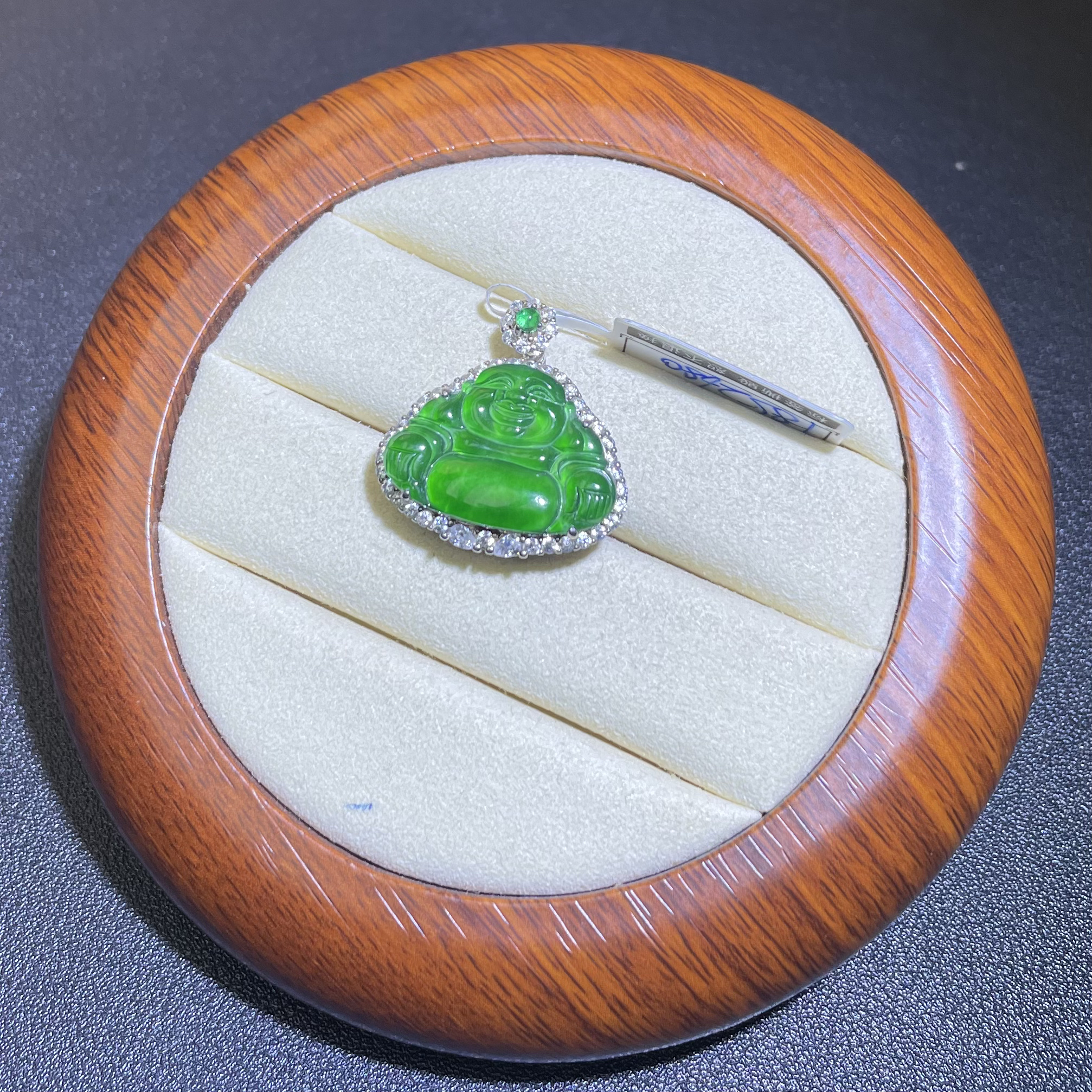 天然翡翠冰绿佛公-时尚精美