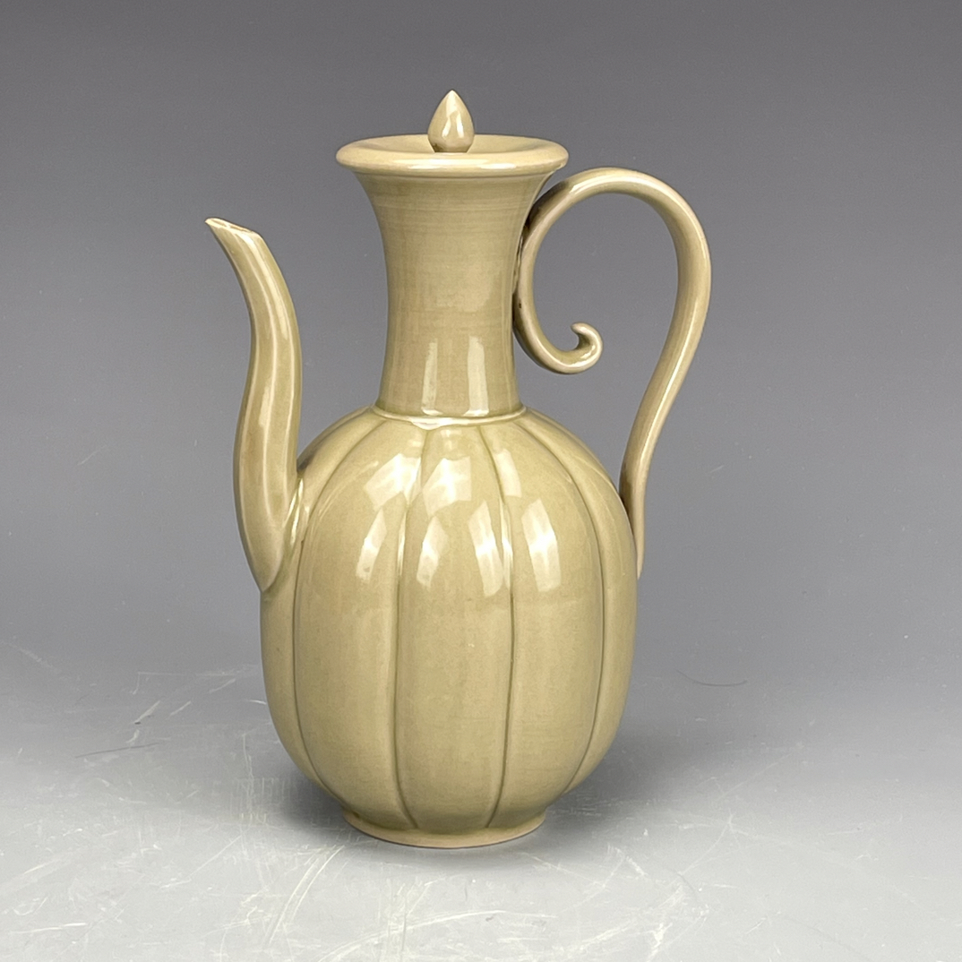 景德镇窑瓜棱执壶