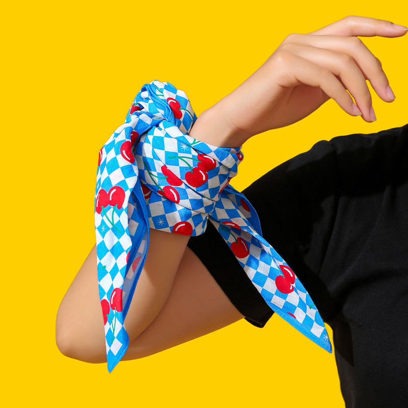 wigglewiggle印花方巾手绢潮流卡通可爱装饰易清洗便携新款