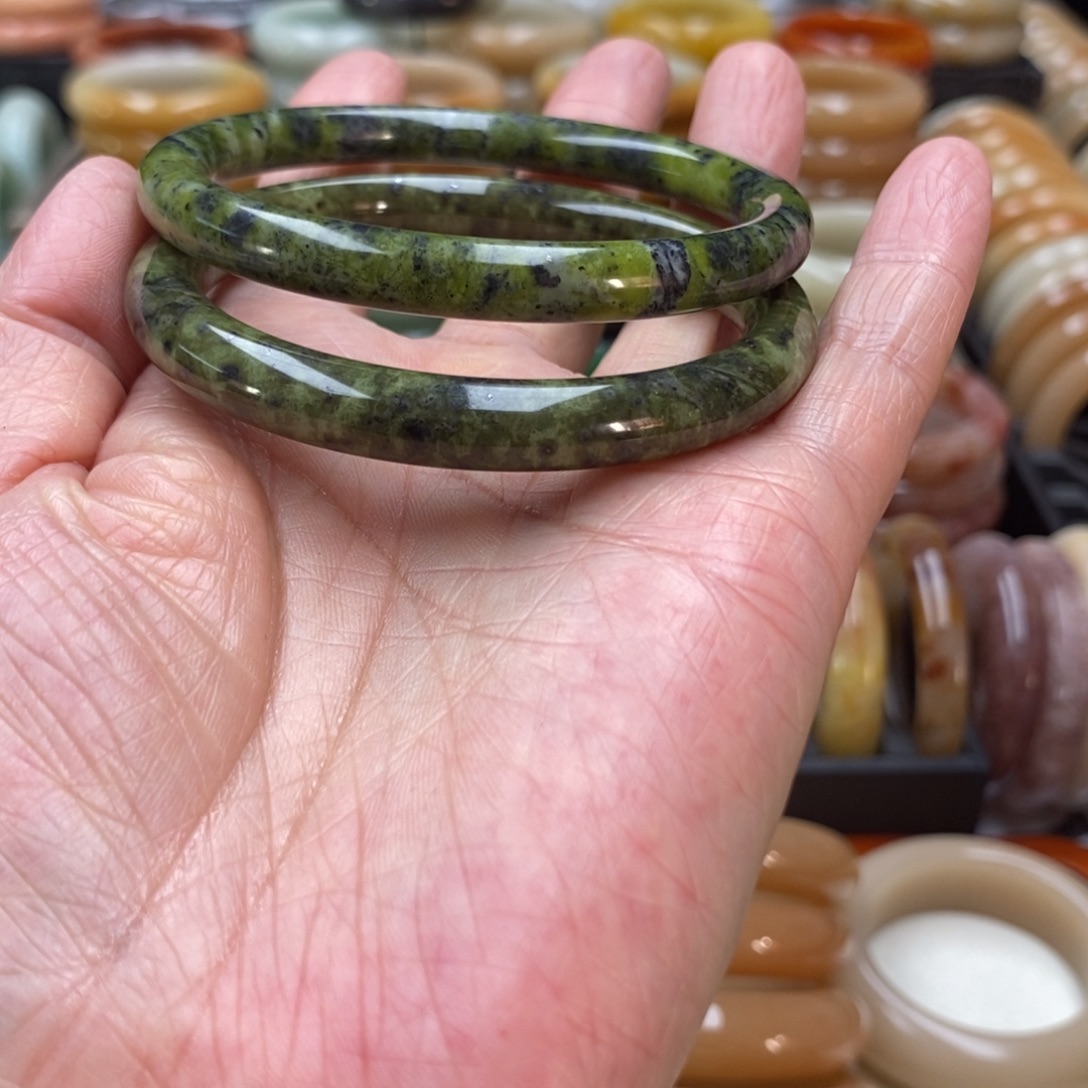 石英质玉未镶嵌手镯