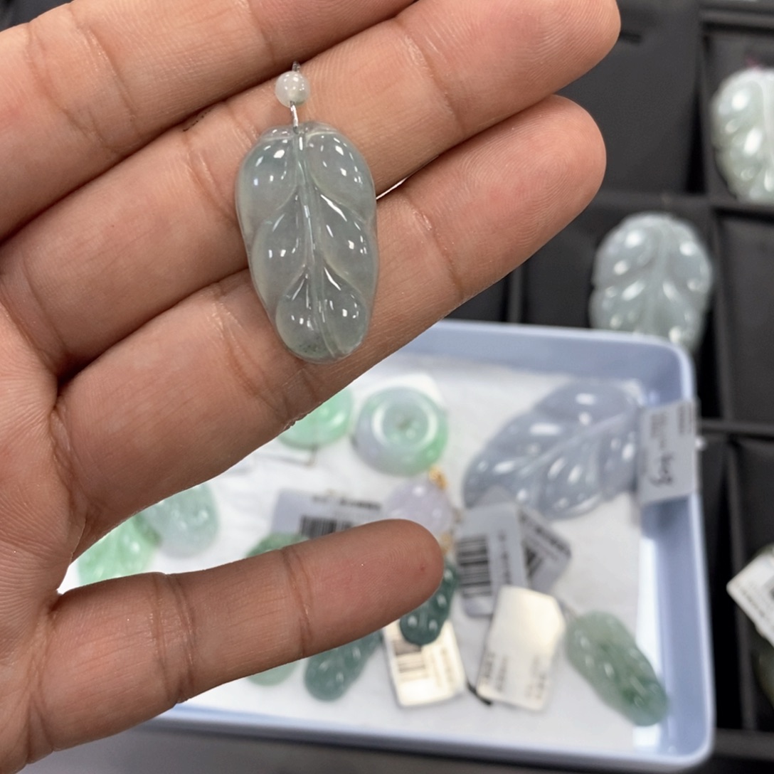 翡翠颈饰未镶嵌叶子