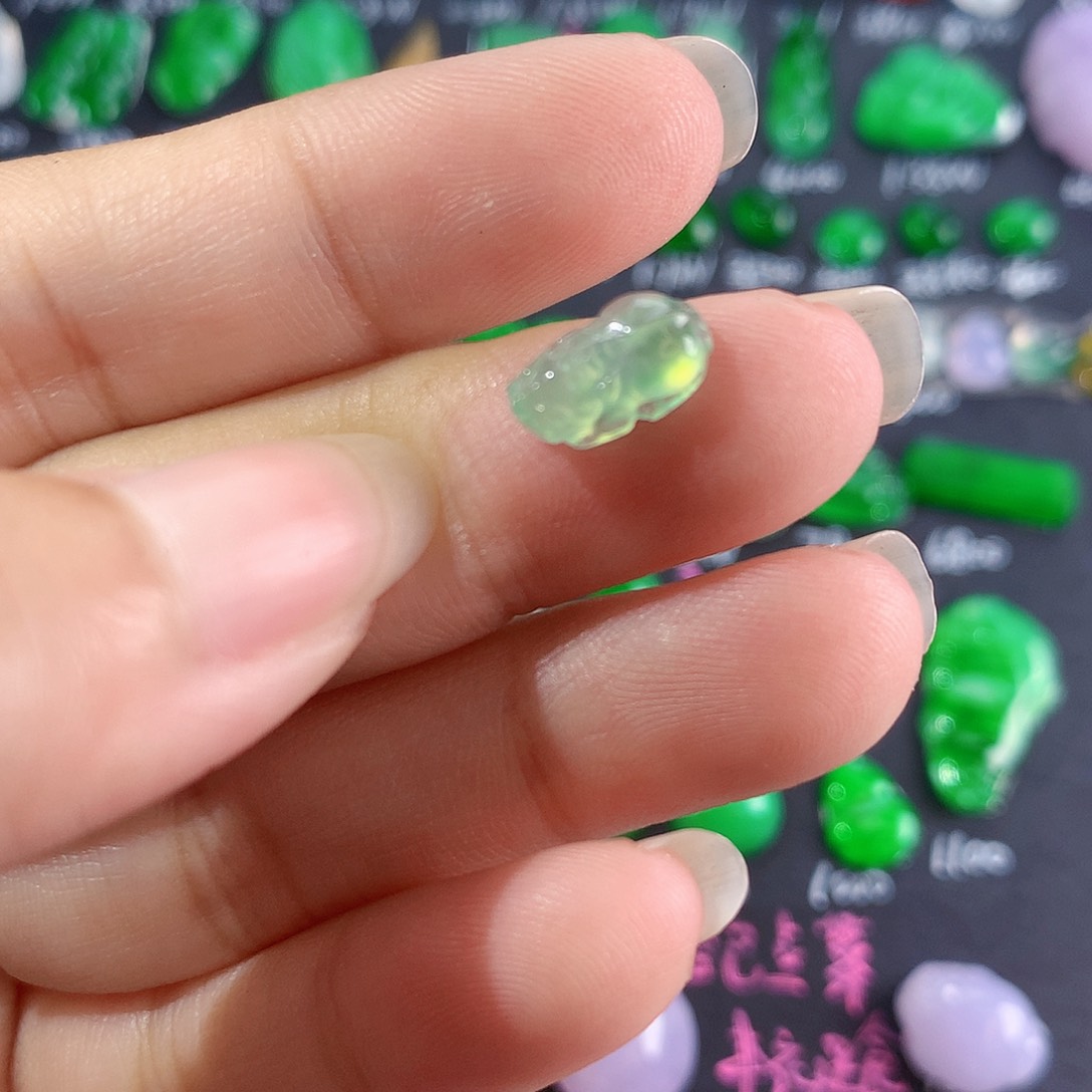 【闪购商品】翡翠颈饰未镶嵌冰绿貔貅