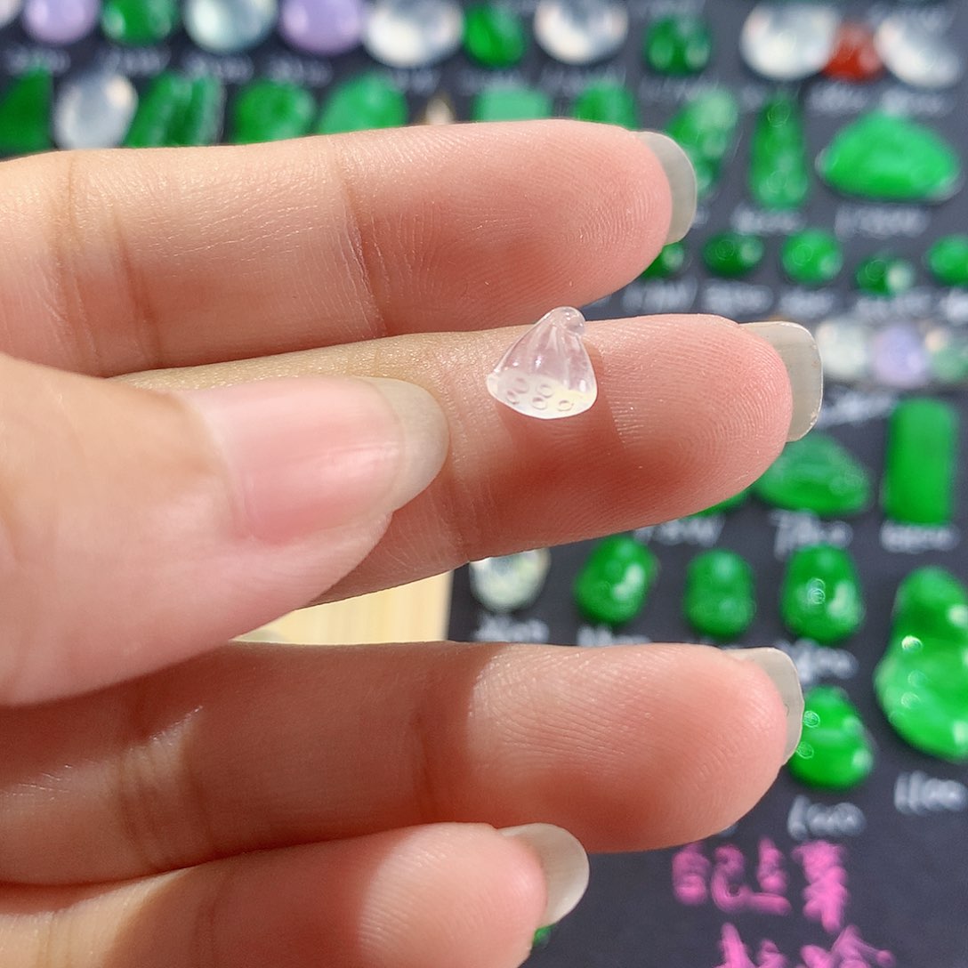 【闪购商品】翡翠颈饰未镶嵌冰莲蓬