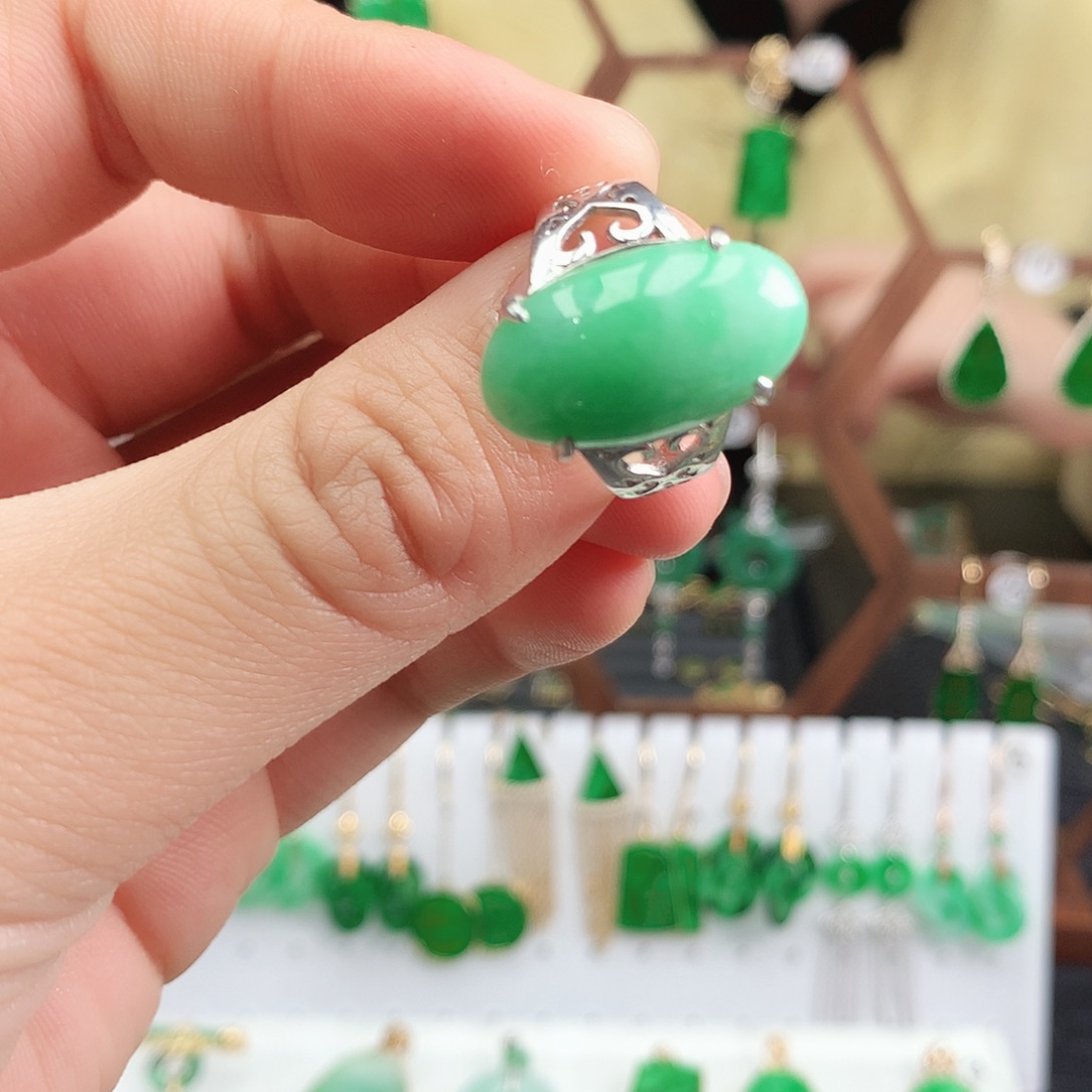 翡翠戒指未镶嵌戒指