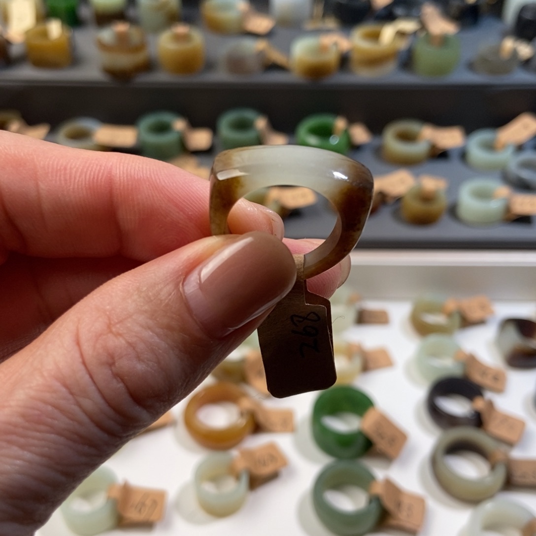 和田玉未镶嵌戒指