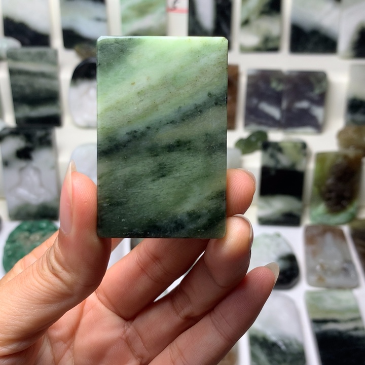 独山玉未镶嵌颈饰