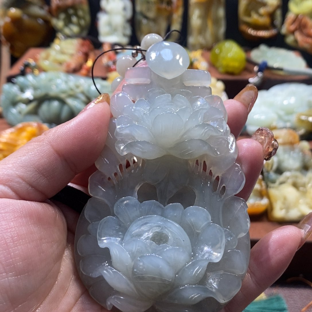 蛇纹石玉颈饰未镶嵌