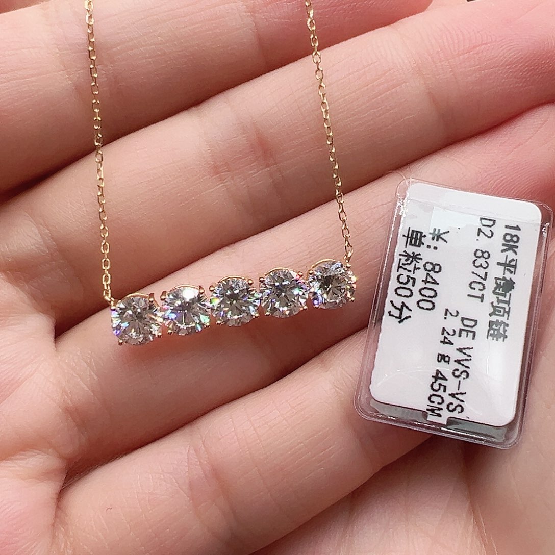 18K金镶嵌实验室培育钻石套链单颗56分，平衡木项链k黄