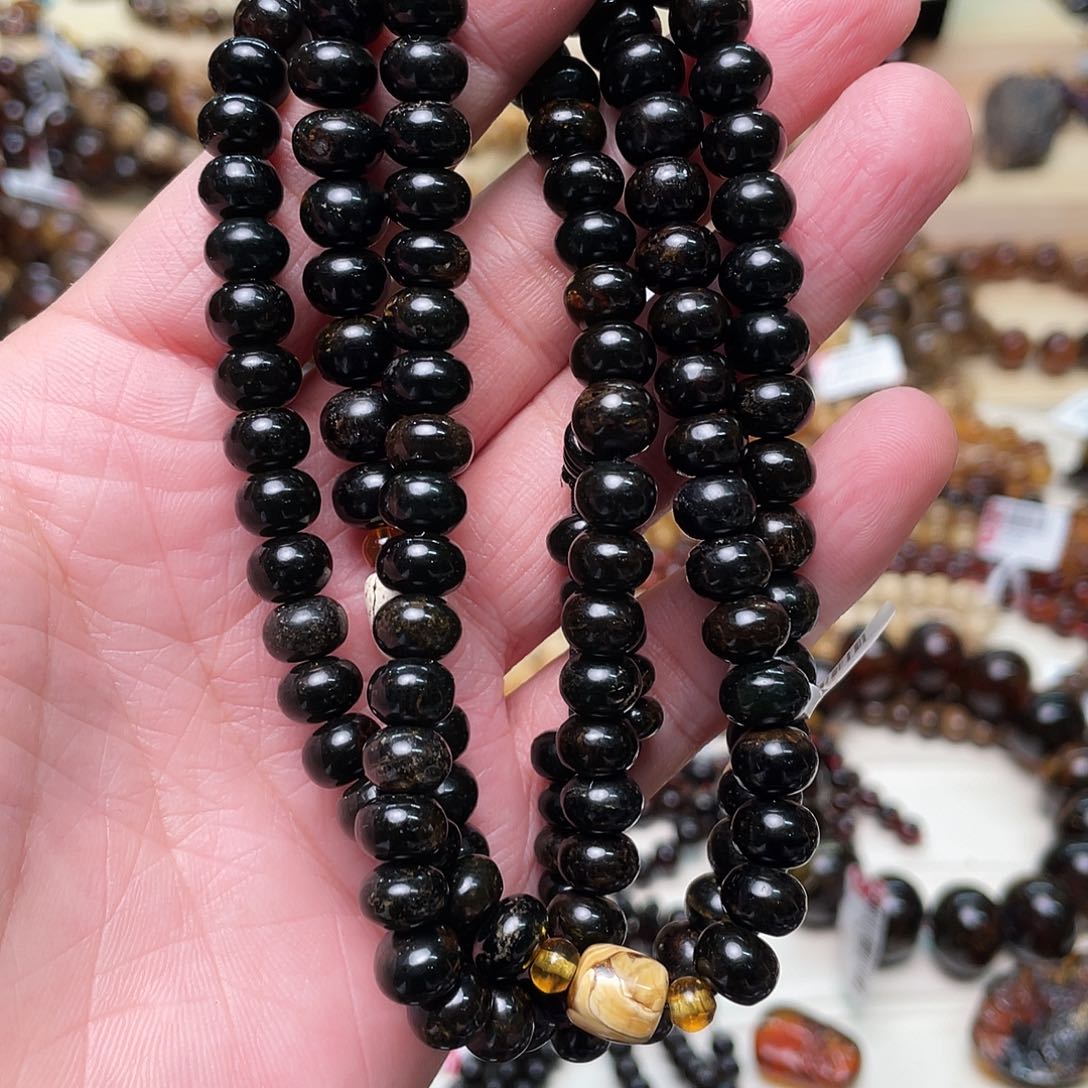 琥珀裸石未镶嵌开***泽八20005