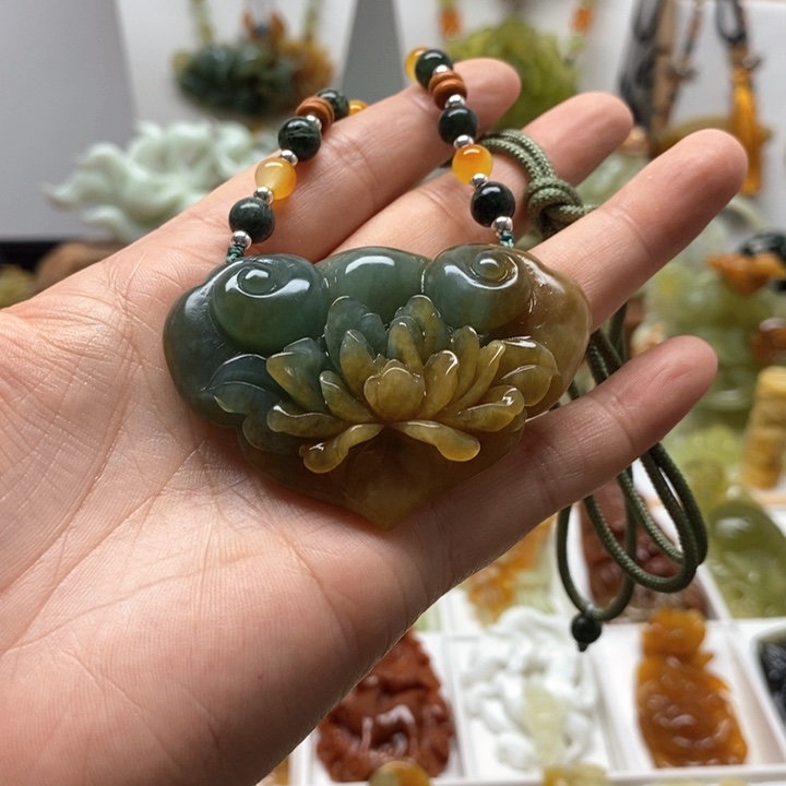 未镶嵌蛇纹石玉颈饰