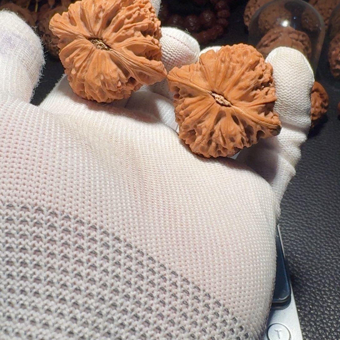 予***.文玩核桃吊坠有黄有色差