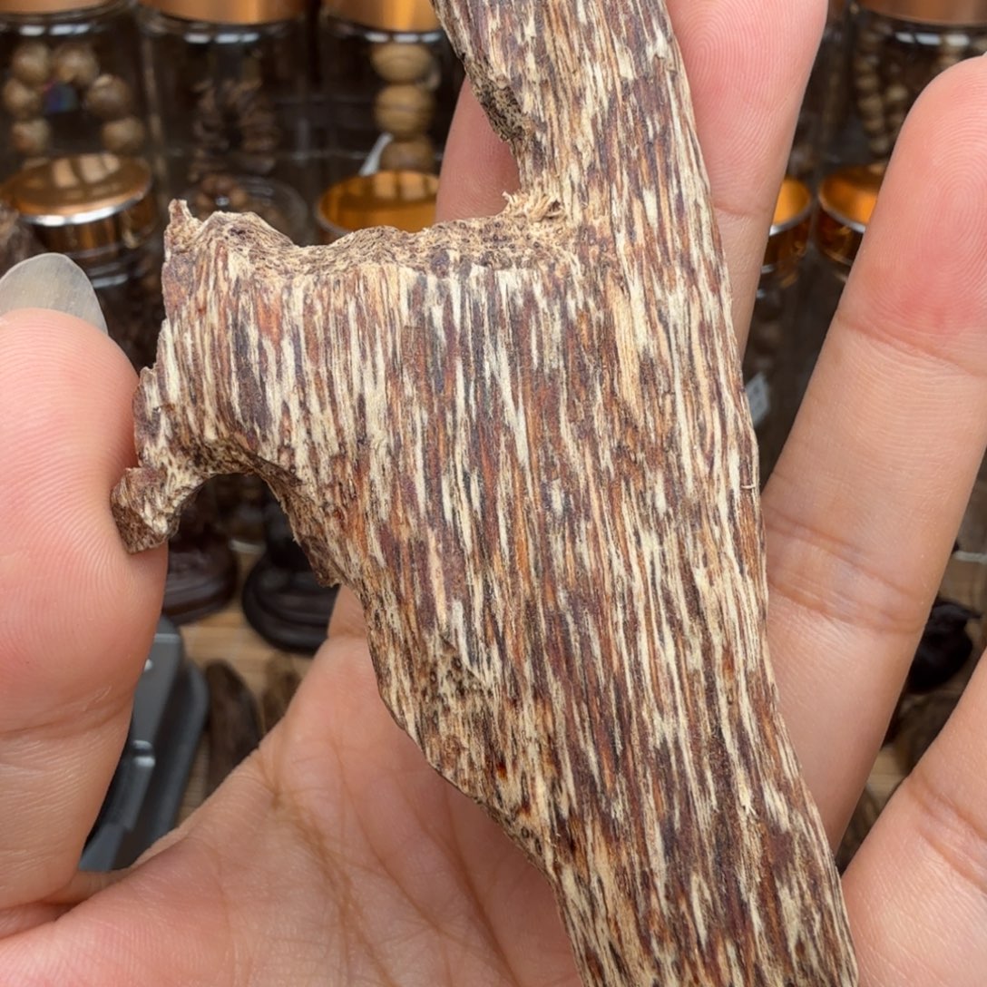 沉香沉香碎屑都彭品香料 7.8 克