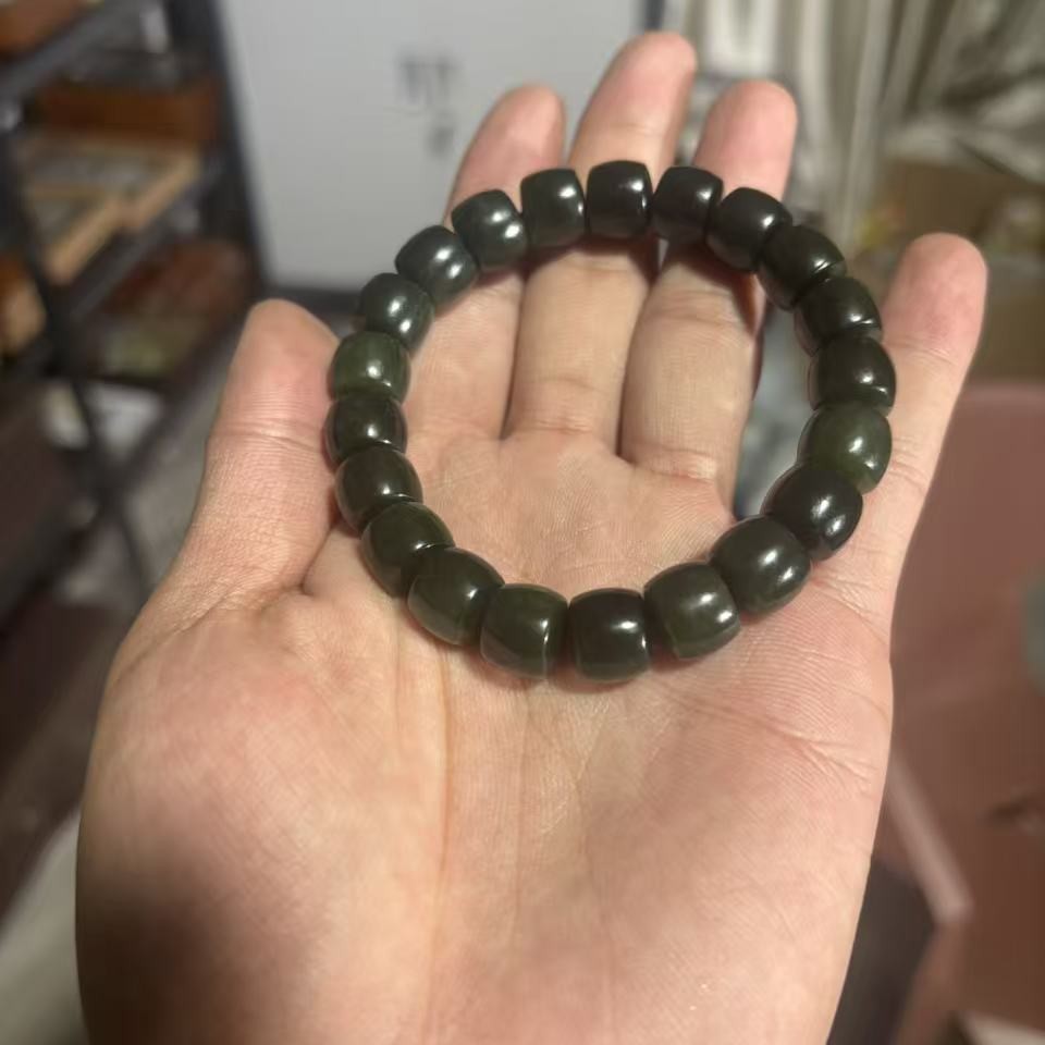 新疆吐拉牧场墨青色戈壁料碧玉直切手串