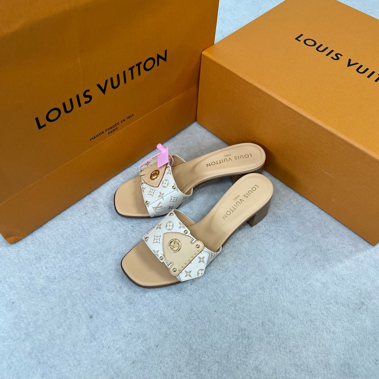 全新未使用 LouisVuitton/路易威登 lv 春夏新款凉拖38码