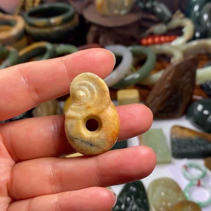 岫岩河磨玉（透闪石质玉）未镶嵌颈饰