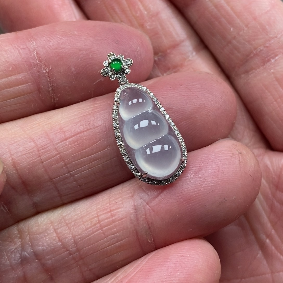 翡翠吊坠(不含链)18K金镶嵌豆子