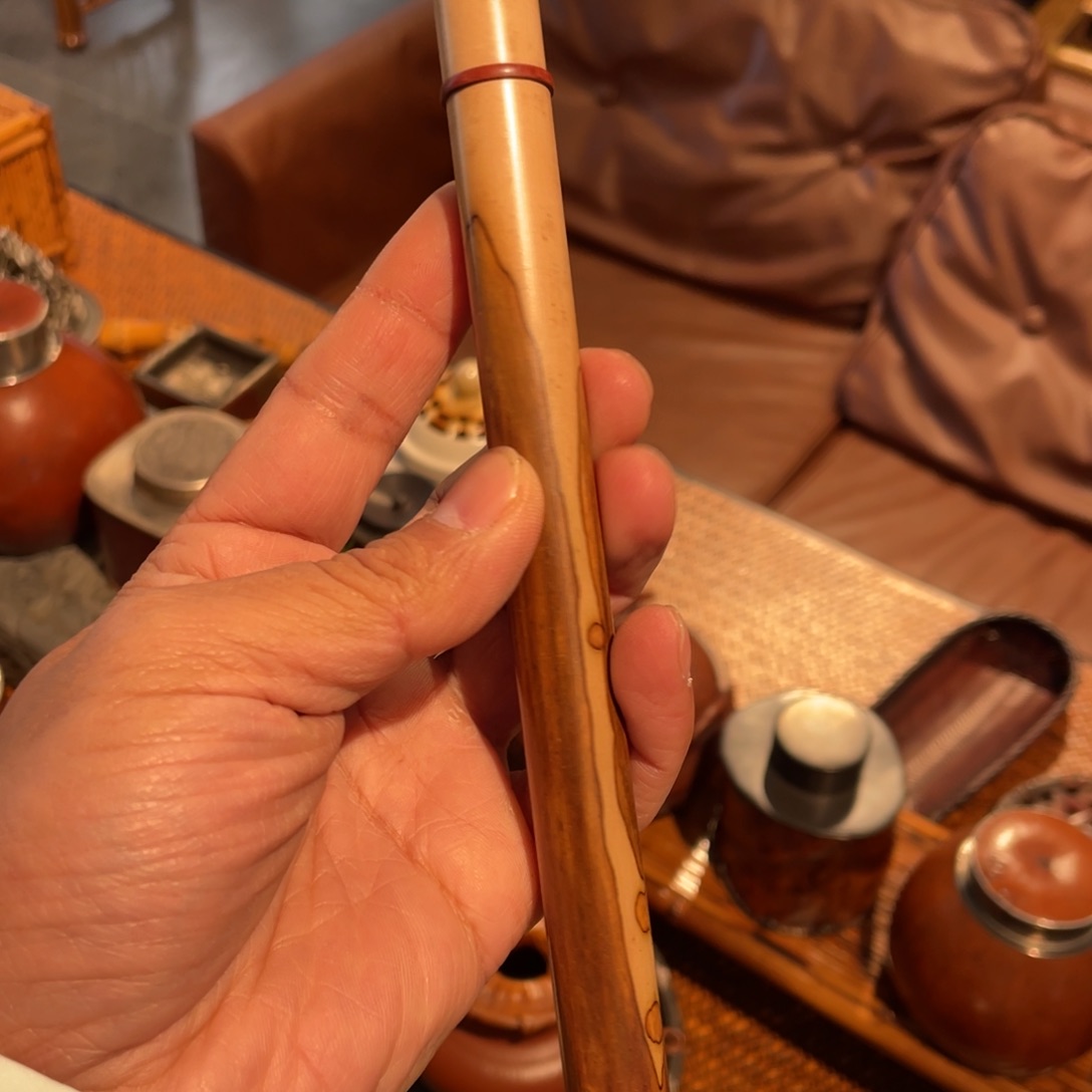 紫砂石头蝴蝶花竹香筒蝴蝶花竹香筒