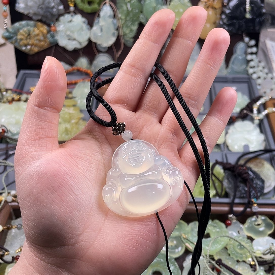 火***巴蛇纹石玉未镶嵌颈饰