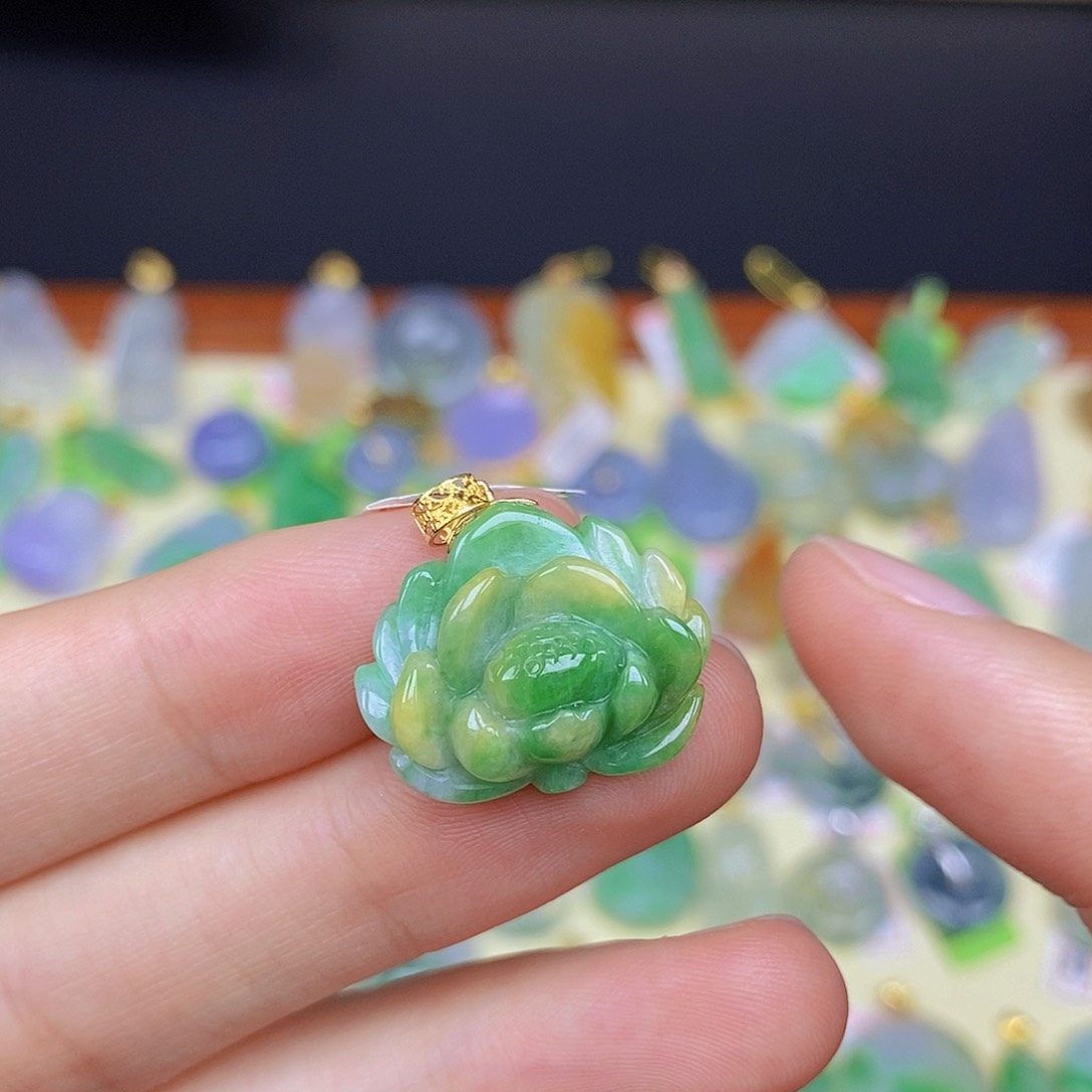 翡翠颈饰18K金镶嵌翡翠