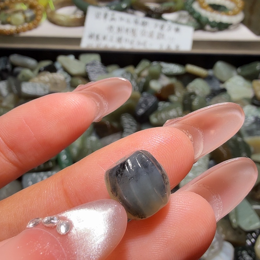 妮***❀和田玉未镶嵌珠宝奇石