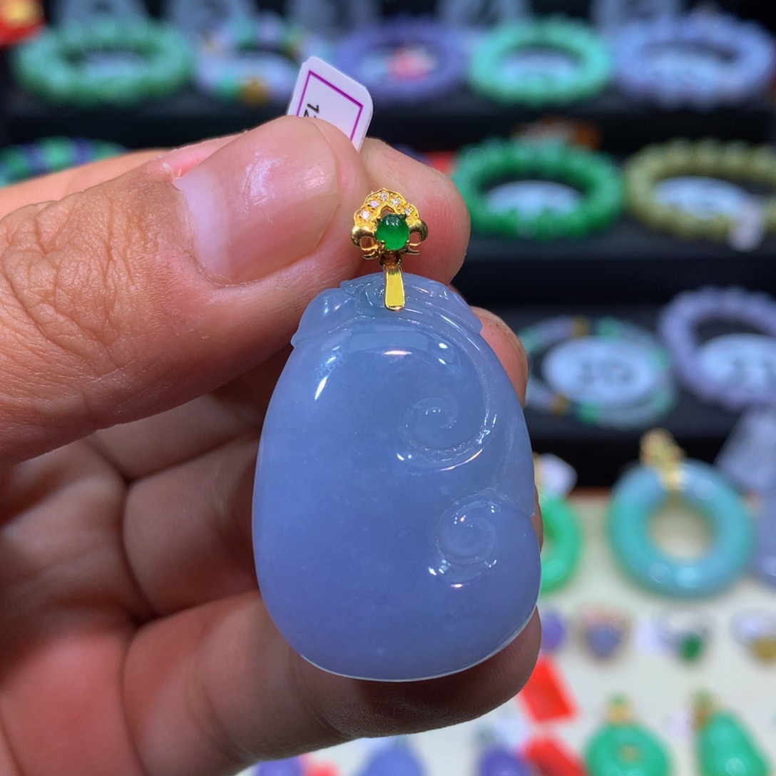 翡翠18K金镶嵌颈饰