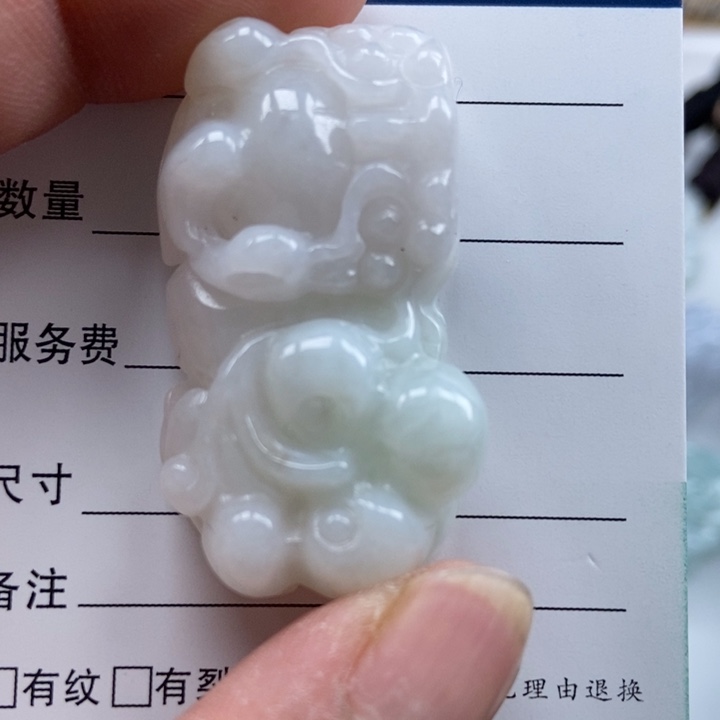 翡翠未镶嵌颈饰貔貅