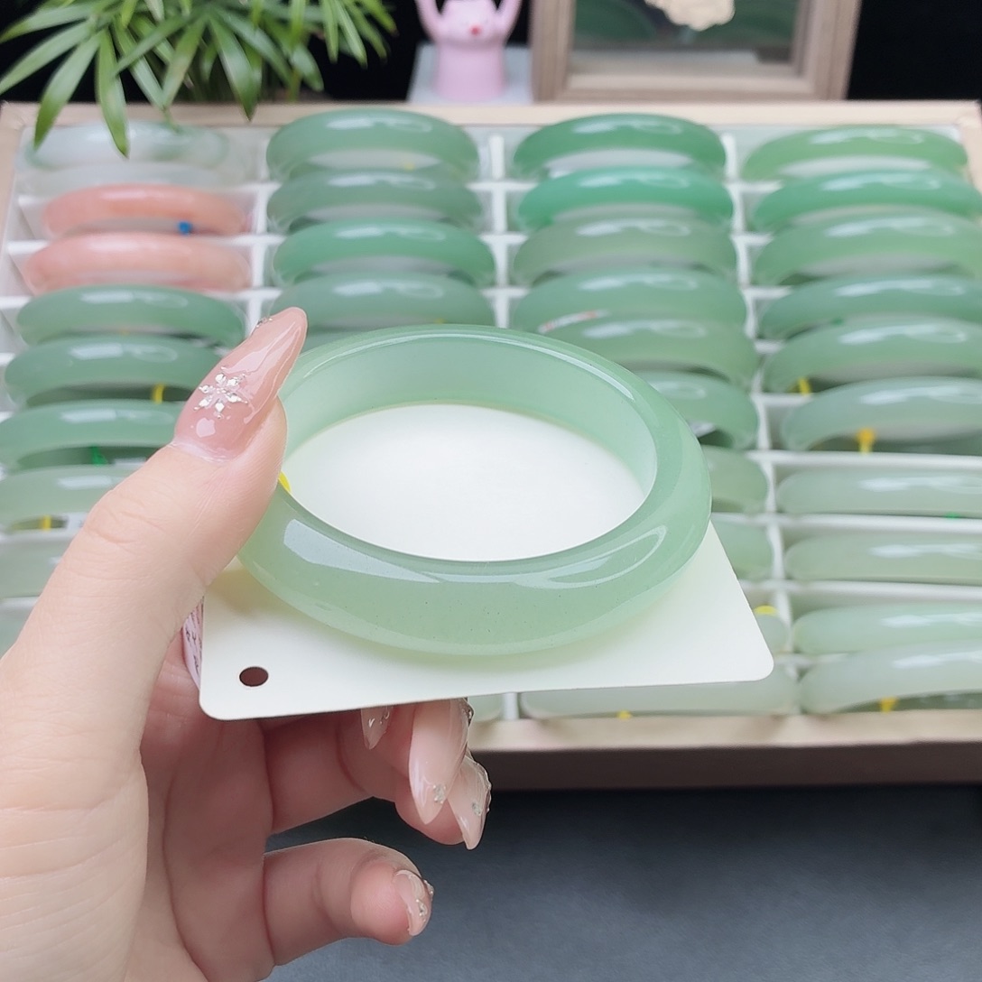 石英质玉未镶嵌手镯