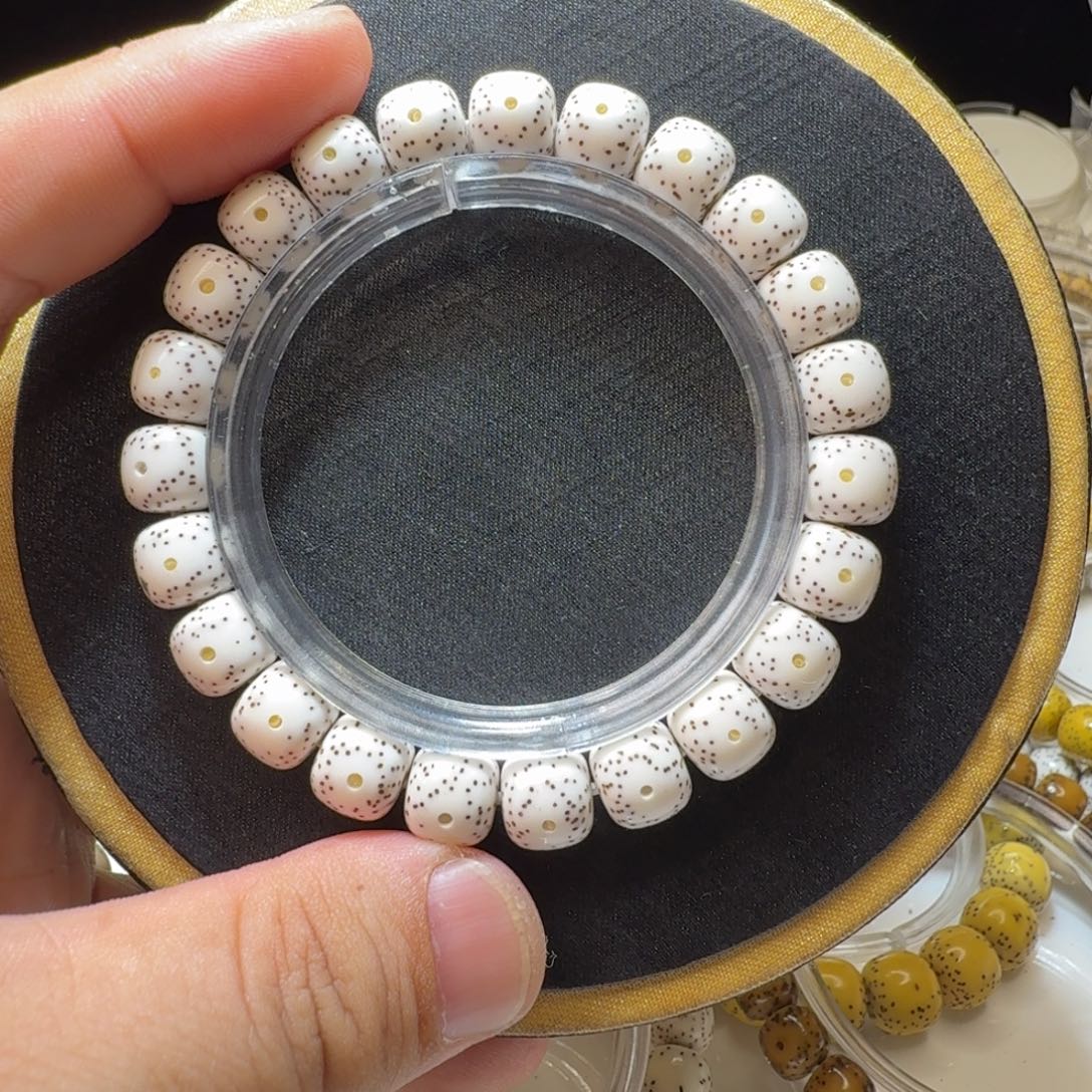 吊坠星月菩提原脂白