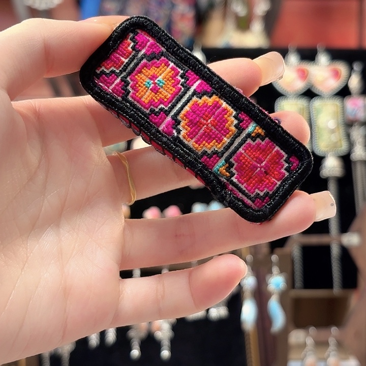 织绣云织谣老绣饰品34