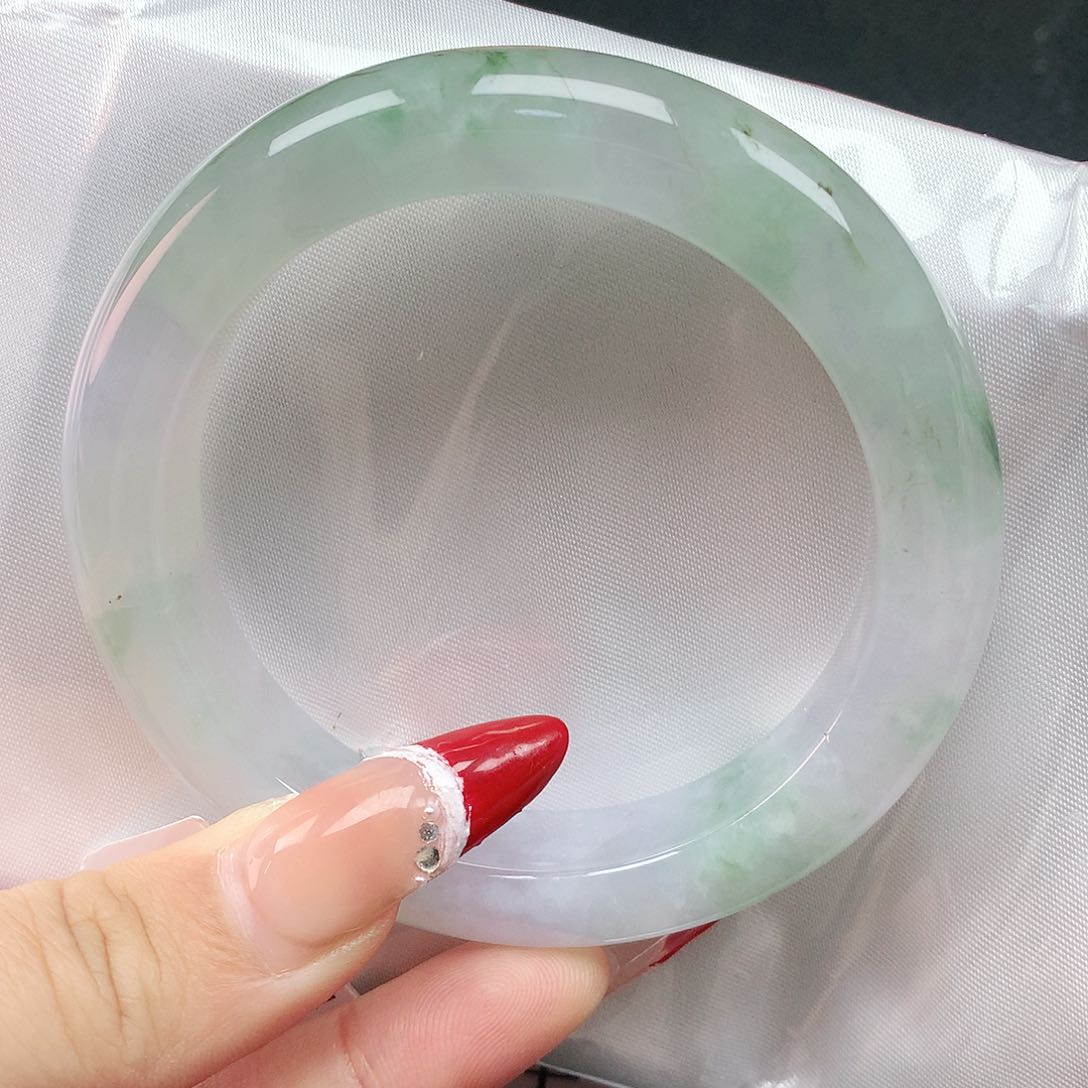 翡翠手镯未镶嵌55圈