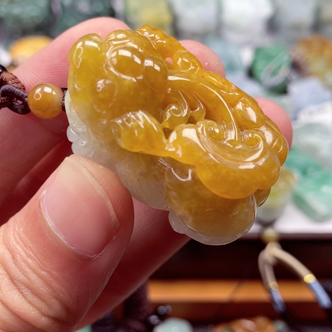 翡翠颈饰未镶嵌翡翠