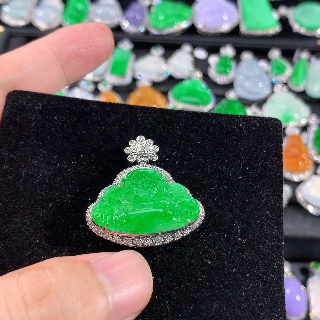 翡翠18K金镶嵌颈饰