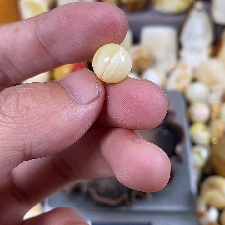 琥珀裸石未镶嵌我