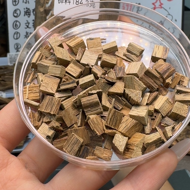 文莱车珠碎料10克。