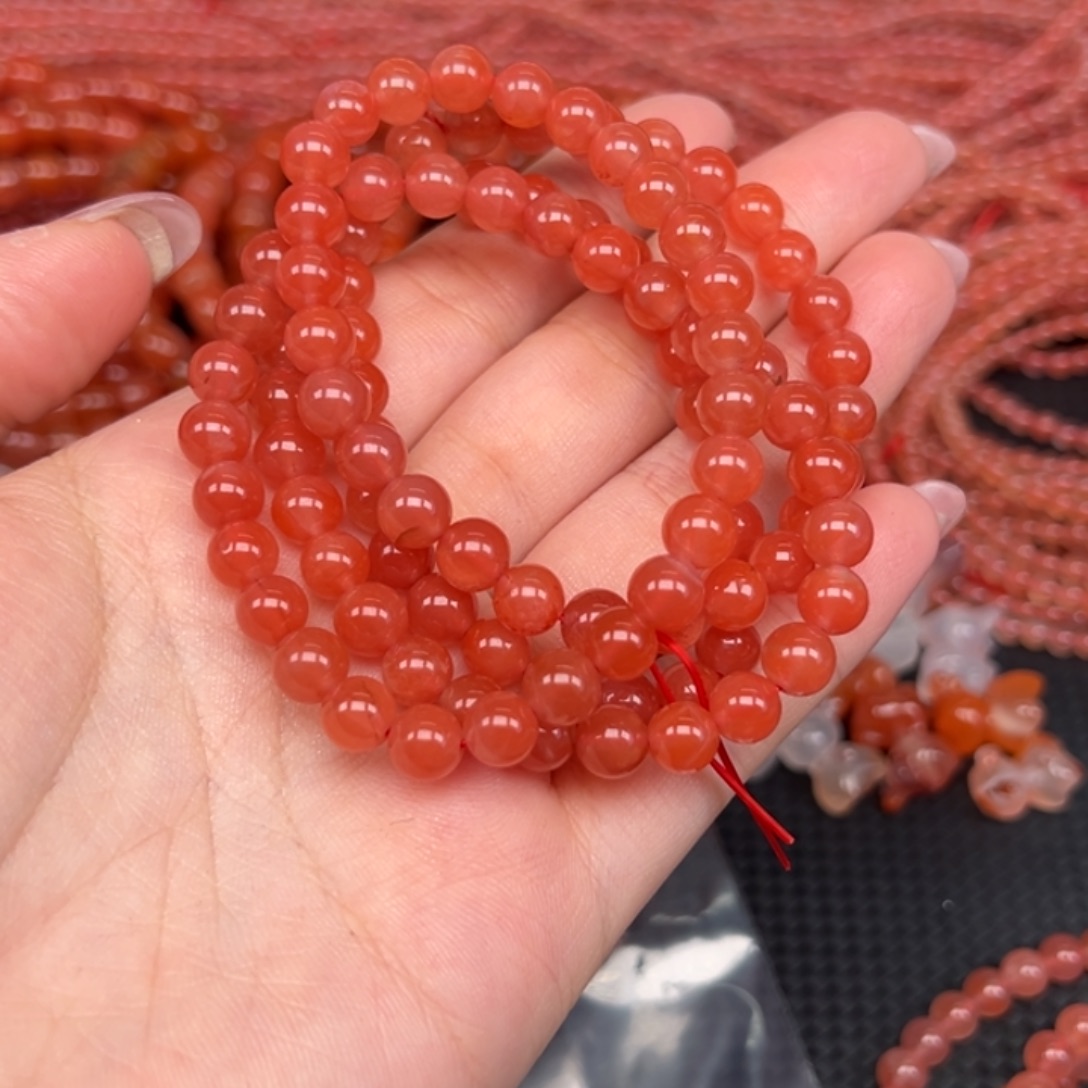 俞***影南红玛瑙未镶嵌手链