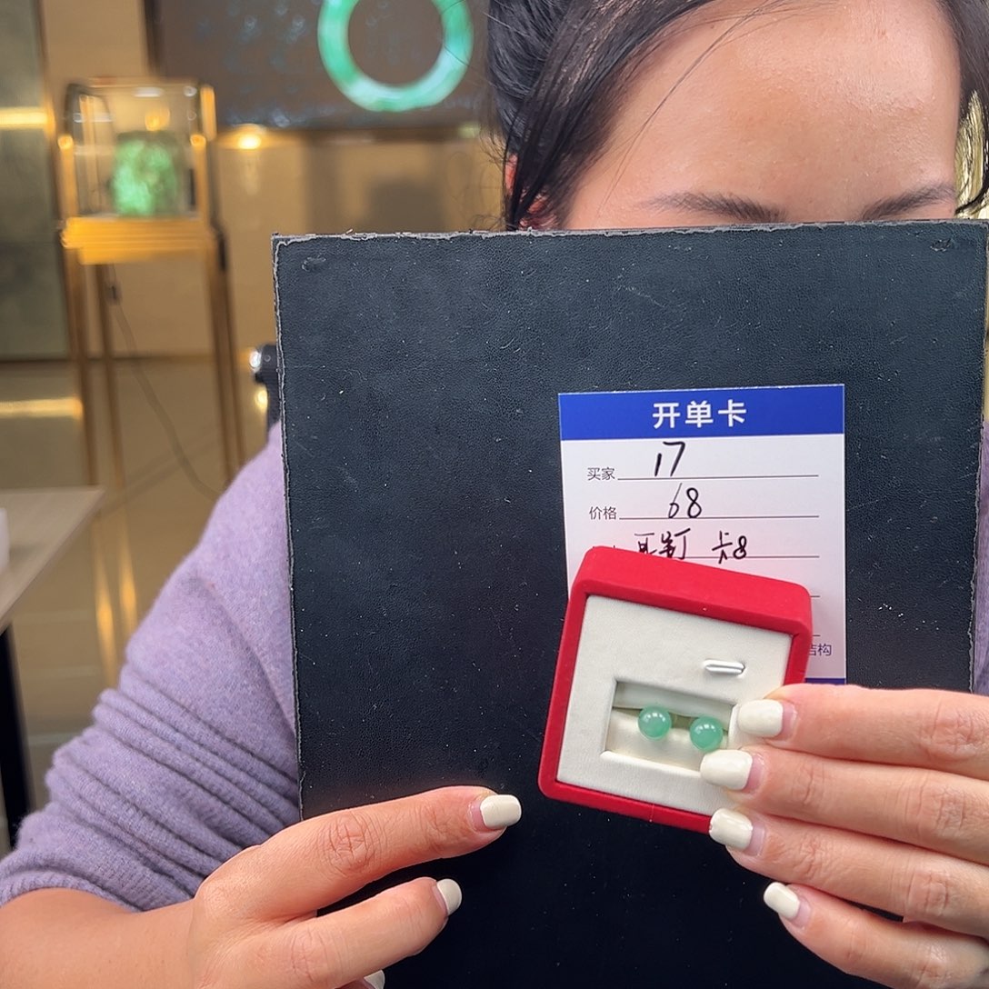 石英质玉耳钉未镶嵌