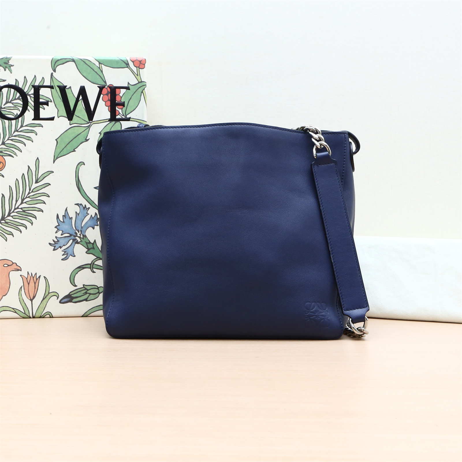 95新 LOEWE/罗意威 水桶 单肩包 蓝色 皮革C P214663792