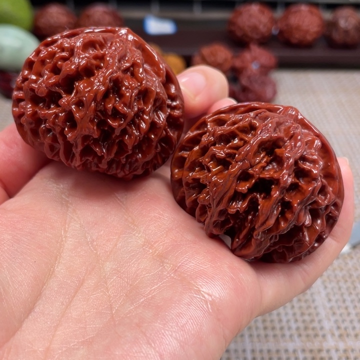 桃核把件玉玲珑文玩核桃45