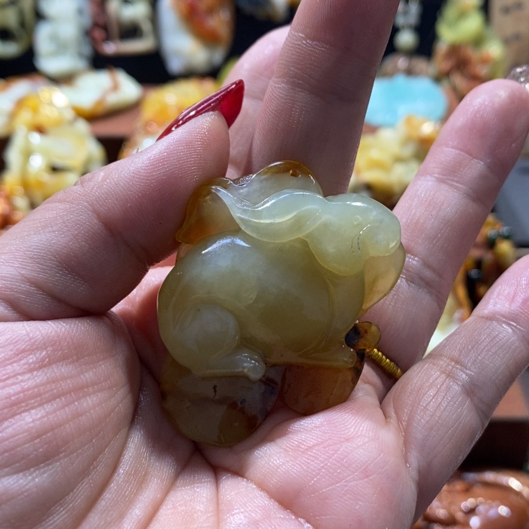 蛇纹石玉颈饰未镶嵌