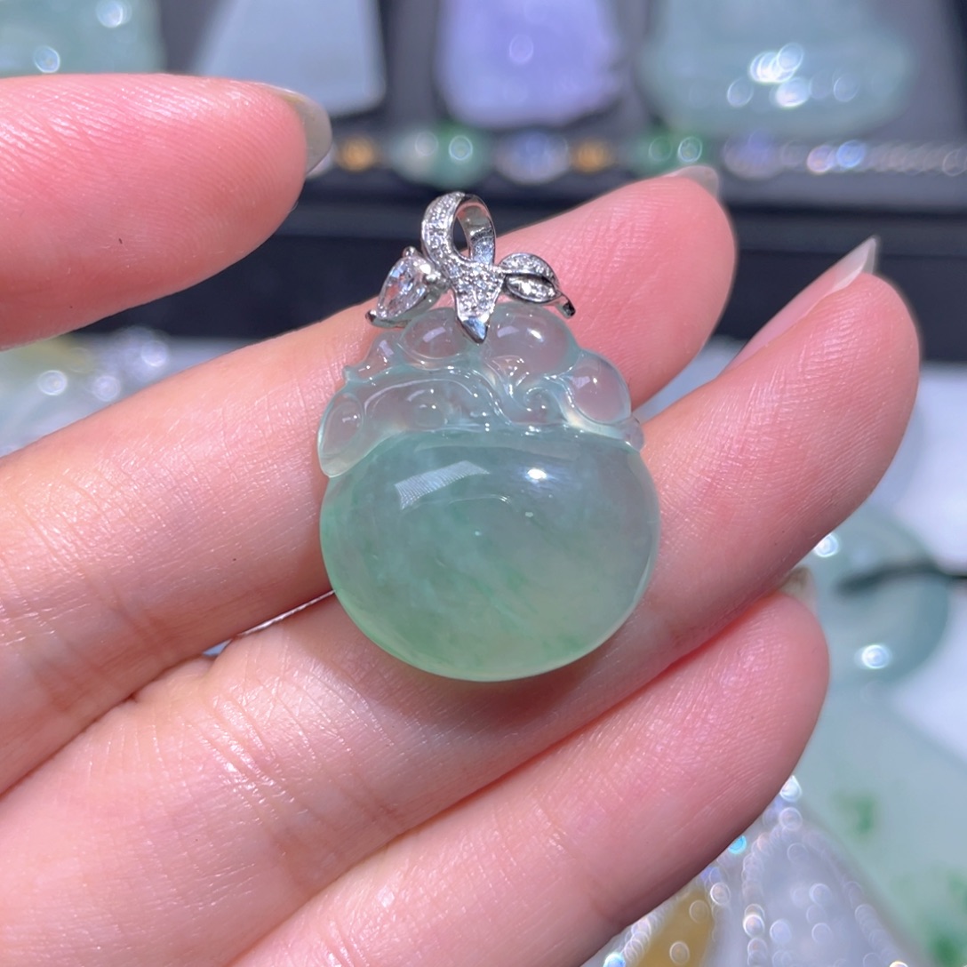 颈饰18K金镶嵌翡翠翡翠