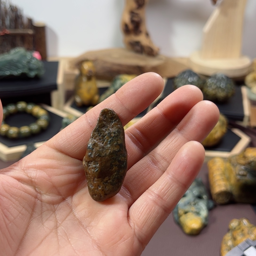 岫岩河磨玉（透闪石质玉）挂件未镶嵌凡**向