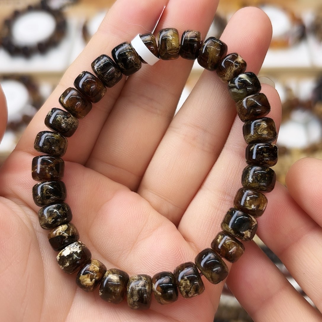 琥珀未镶嵌裸石九91572