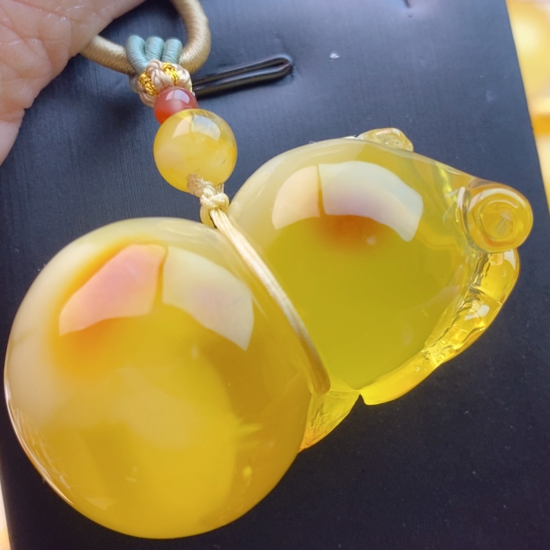 琥珀颈饰未镶嵌葫芦