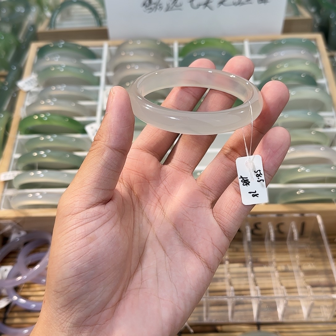 玛瑙/玉髓未镶嵌手镯圈口58.5