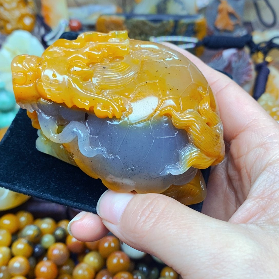 未镶嵌石英质玉（黄龙玉）颈饰