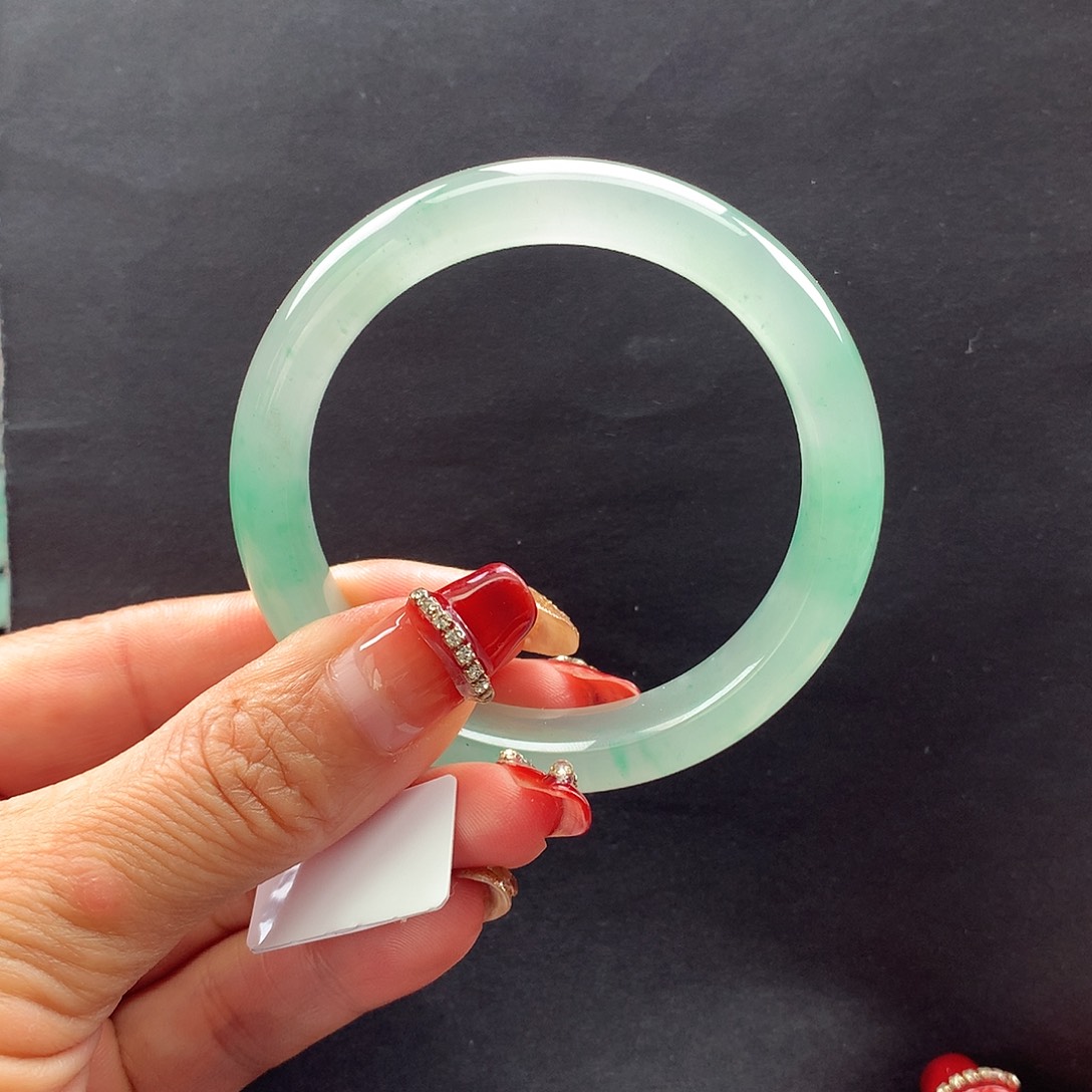 【闪购商品】石英质玉手镯未镶嵌胖*儿