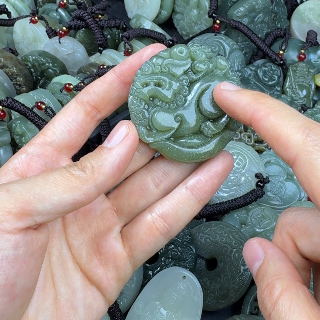 和田玉颈饰未镶嵌